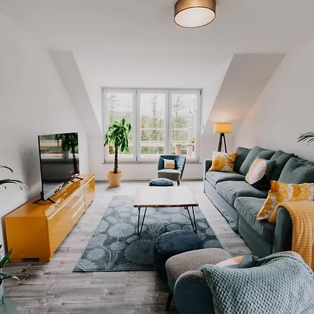 Grosszuegiges, Stylisches I 6 Personen I Eifel I Naturliebhaber I Appartement Metterich